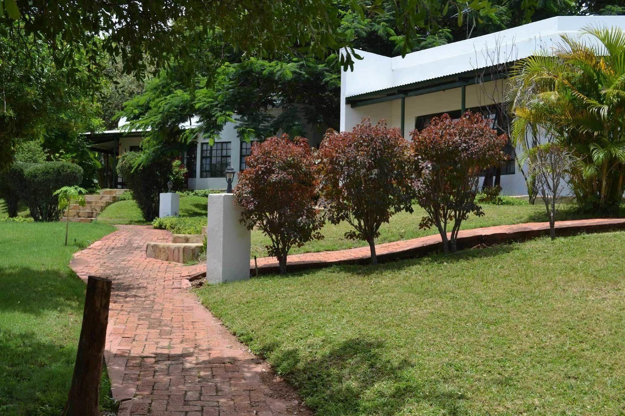 Tambuti Lodge Rundu Exterior foto